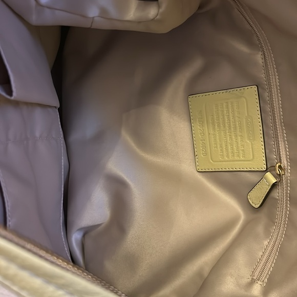 Gorgeous Coach exclusive collection that is in Excellent condition. - Picture 15 of 17